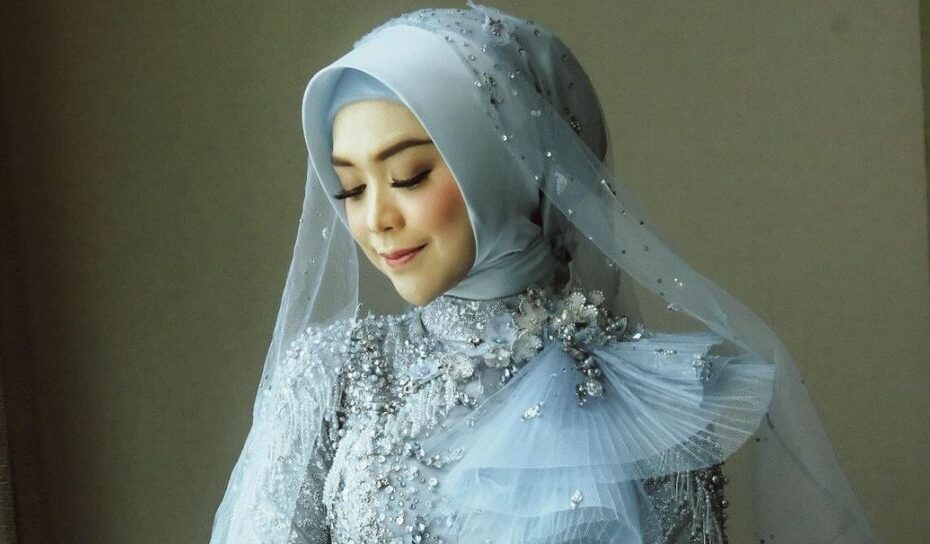 48709 potret gaun ria ricis saat resepsi 5+ Paket Wedding dan Catering Pernikahan Jatiasih Bekasi