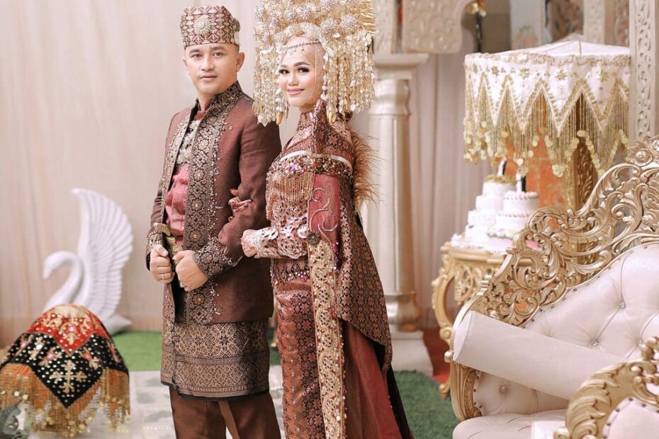 baju pengantin padang3 5+ Paket Wedding dan Catering Pernikahan Wonokromo Surabaya