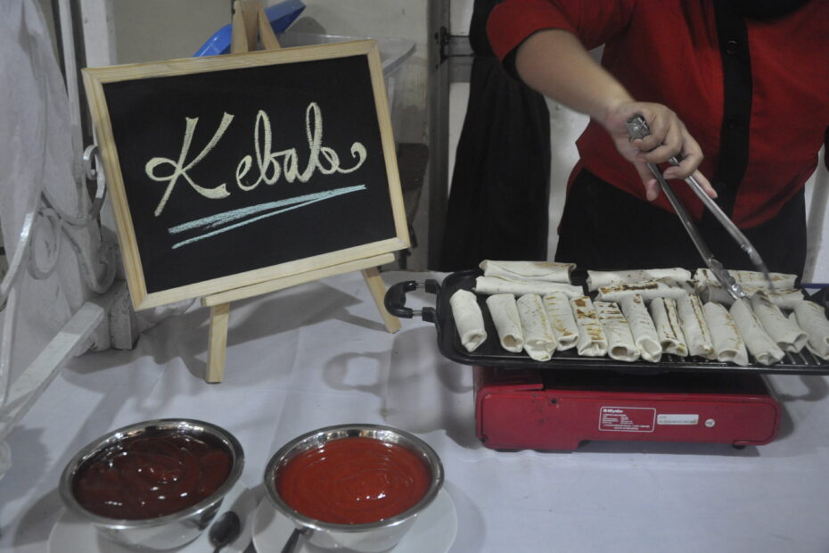 kebab Nikmati Kelezatan Menu Prasmanan Khas Makassar di Makassar Corner dari Jagarasa Catering Tangerang